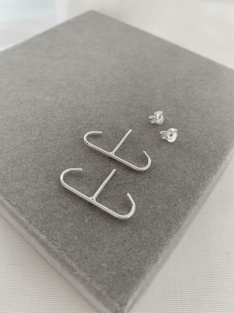Brinco de prata ear hook fio liso