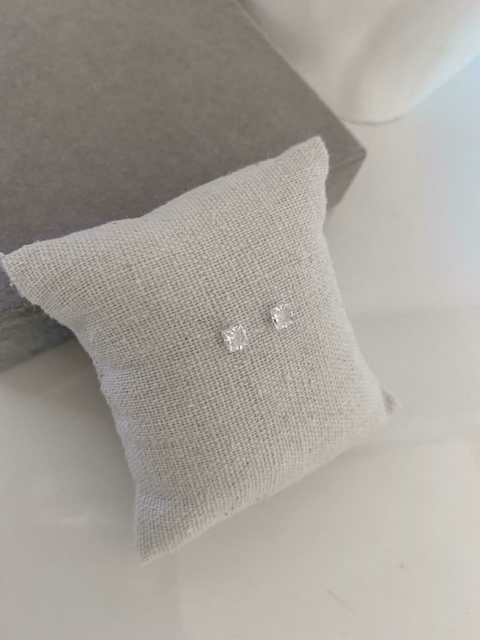 Brinco de prata ponto de luz zircônia quadrada 4mm - comprar online