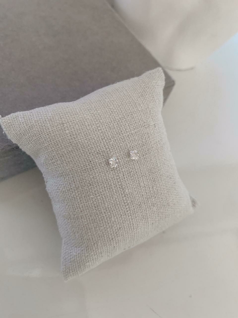 Brinco de prata ponto de luz zircônia quadrada 3mm - comprar online