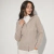 Campera tejida con capucha y trenzas