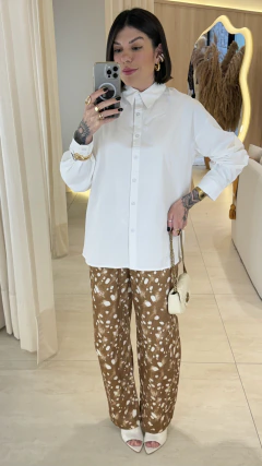 Camisa over Miya na internet