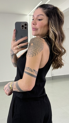 Colete Laura na internet