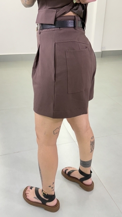 Shorts Laura na internet