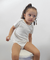 Body off-white infantil mangas curtas.