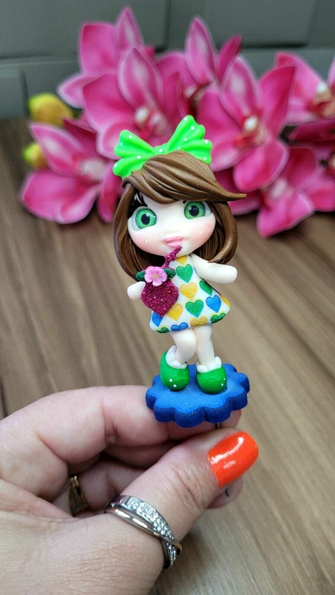 Enfeite de Chima - Boneca c/ Laço Biscuit e Vestido Corações