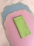 Americano impermeável dupla face rosa bebe e azul bebê com bordado verde lima.