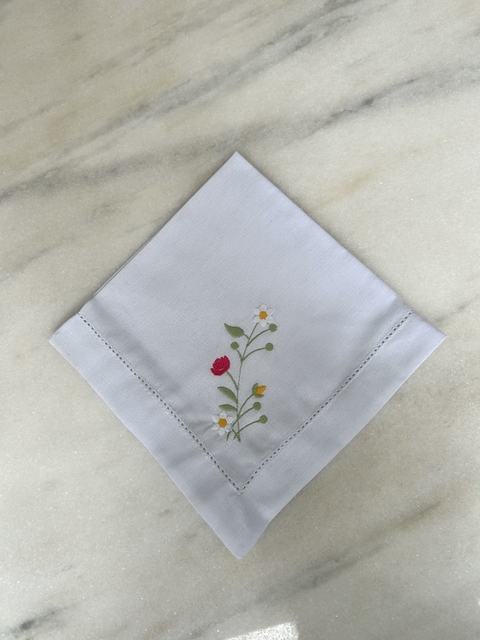 Guardanapo Ajour branco bordado floral.