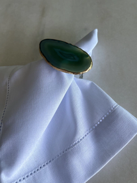 Porta guardanapo de Ágata natural verde com banho de ouro.