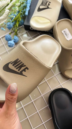 CHINELO NUVEM TAM 27/28. 29/30 33/34 - Ferracinikids