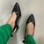 Sapato Chanel Luma Bico Fino com Salto Baixo e Laço no Calcanhar Preto - comprar online