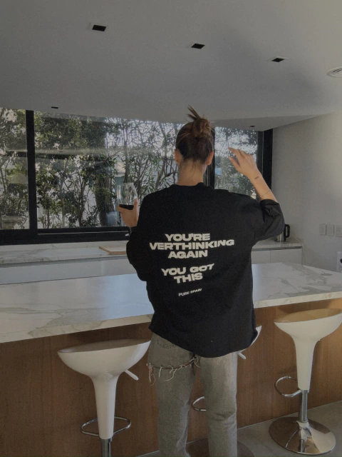 REMERA UNISEX OVERTHINKER