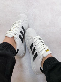 Tênis Superstar na internet