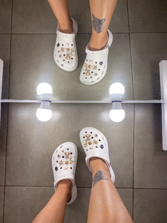 Imagem do Crocs + tag jibbitz off
