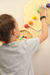 Painéis Sensoriais - Kit Arco-íris (8 Colmeias + 8 Dominós + 2 Pêndulos + 1 Kit Imaginar e Brincar) - CRIANDO BRINQUEDOS