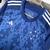 Camisa azul do Cruzeiro, modelo I 24/25, da Adidas, com detalhes em estrelas e listras brancas.