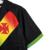 Camisa preta do Vasco da Gama, edição especial Rainbow, com detalhes em vermelho, amarelo e verde, destacando o símbolo do clube.