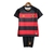 Kit infantil de futebol Umbro nas cores vermelho e preto, composto por camiseta e short.