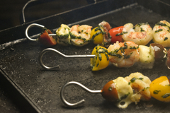 La Planchetta 2 Hornallas con su tapa y patas + Espátula + Pinchos + Pinza + La Planchetitta de REGALO en internet