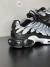 NIKE TN PLUS BLACK METALLIC SILVER - LN A FONTE