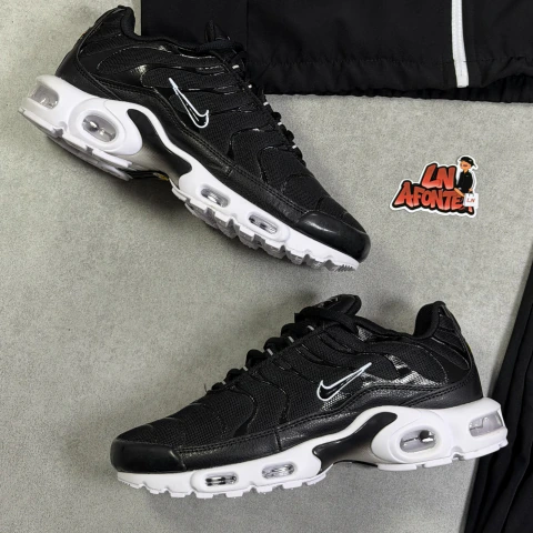 NIKE TN PLUS BLACK WHITE