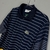 POLO LCST ANDY FAIXA AZUL MARINHO E AMARELO - LN A FONTE