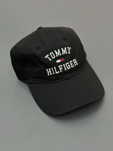 BONE TOMMY HILFIGER LETREIRO - PRETO