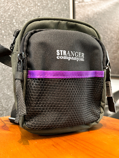 SHOULDER BAG FUSION LETTERS EST. 2014 VERDE STRANGER - comprar online