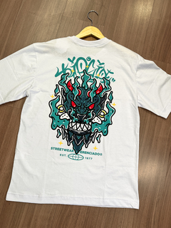 CAMISETA CHARIZARD BRANCA TRIP SIDE - comprar online