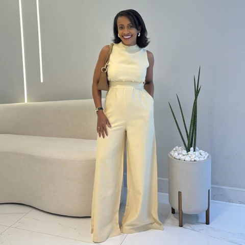 Macacão com amarração na cintura Vivi Amarelo - comprar online