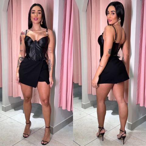 Short Saia Ami Roma com Abertura Groovy Forever