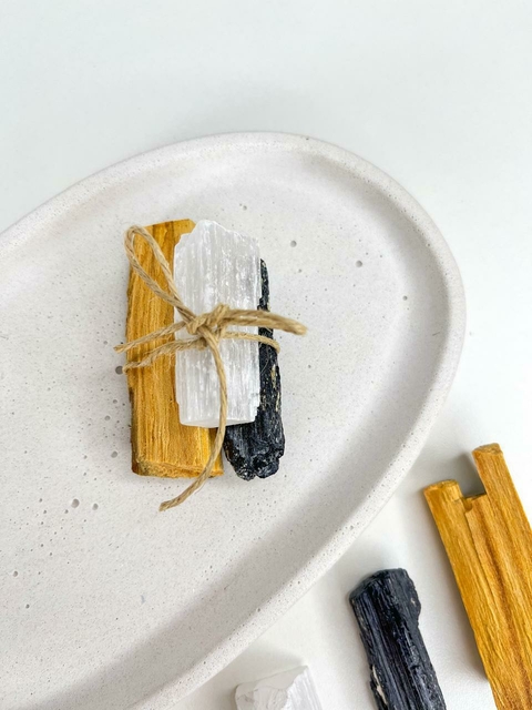 KIT PROTEÇÃO E LIMPEZA ENERGÉTICA - Palo Santo, Selenita e Turmalina Negra