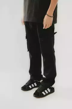 PANTALON CARGO DE GABARDINA NEGRO (P042) - comprar online