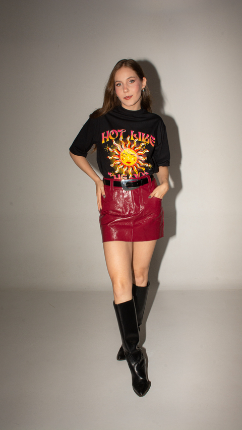 Conjunto T-shirt Preta + Short-Saia Vinil Bordô - comprar online