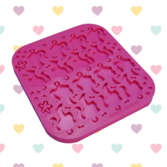 Molde de Pingentes Barbie OLD com lacinho - 3cm com argola furada - 16 cavidades - comprar online