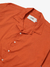 Camisa boxy terracota em 100% algodão popeline, com colarinho cubano e botões frontais.