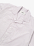 Camisa boxy listrada cinza com colarinho e botões na parte frontal.