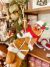 Boneco Gingerbread Menino Fazendo Rapel Vermelho e Branco 40cm na internet