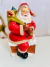 Estátua de Papai Noel com Presente 28cm