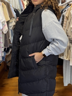 Chaleco puffer largo en internet