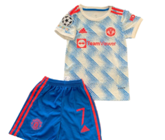 Kit Niño Manchester United celeste Ronaldo 2021/22 - comprar online