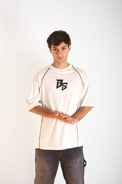 Remera Over Border Crema