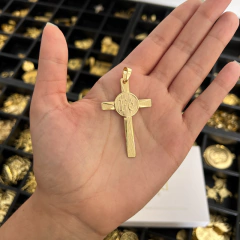 PINGENTE CRUZ FÉ COM DETALHES (5x3,2cm) - Banhado a Ouro 18k
