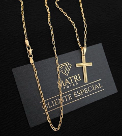 CORRENTE CADEADO (2mm) + PINGENTE CRUZ DETALHADA (3x1,5cm) - Banhado a Ouro 18k
