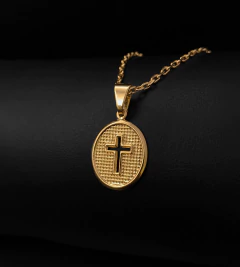 PINGENTE MINI OVAL CRUZ VAZADA (2x1,5cm) - Banhado a Ouro 18k