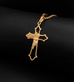 PINGENTE NEW CRUZ E CRISTO EM RELEVO - 5x2,5cm - Banhado a Ouro 18k