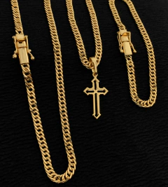 CORRENTE E PULSEIRA GRUMET DUPLA (4mm) FECHO TRAVA DUPLA + PINGENTE CRUZ VAZADA N2 -3x1,5cm - Banhado a Ouro 18k