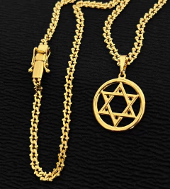 CORRENTE GRUMET RÚSTICA (5mm) + PINGENTE MEDALHA ESTRELA DE DAVI VAZADA (2x2cm)- Banhado a Ouro 18k