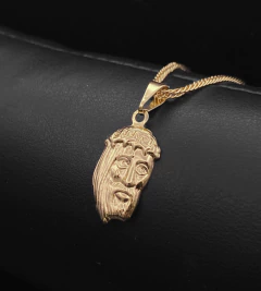 PINGENTE MINI CRISTO EM RELEVO (2x1,2cm) - Banhado a Ouro 18k