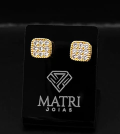 BRINCO QUADRADO 3 FILEIRAS CRAVEJADO EM ZIRCÔNIAS (PAR) - Banhado a Ouro 18k