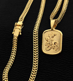 CORRENTE GRUMET LACRAIA (6mm) FECHO TRAVA DUPLA + PINGENTE PLACA SÃO JORGE DETALHADA - Banhado a Ouro 18k